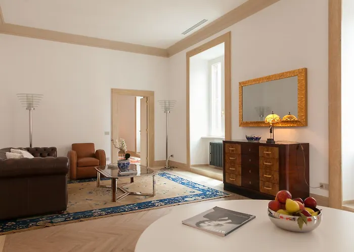 Charm & Elegance Off Via Veneto 2br, 2ba דירה
