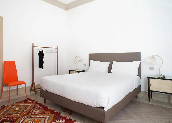 Charm & Elegance Off Via Veneto 2br, 2ba *