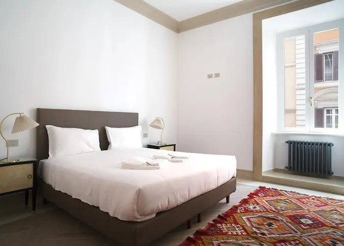 Charm & Elegance Off Via Veneto 2br, 2ba Apartament *
