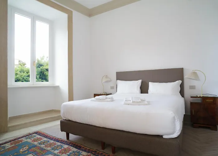 Charm & Elegance Off Via Veneto 2br, 2ba *