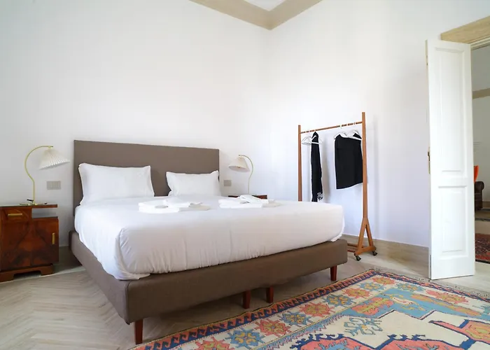 Charm & Elegance Off Via Veneto 2br, 2ba *