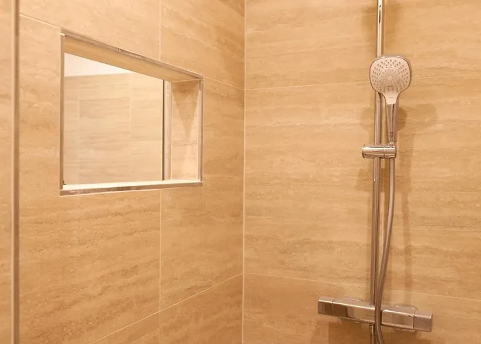 Charm & Elegance Off Via Veneto 2br, 2ba רומא