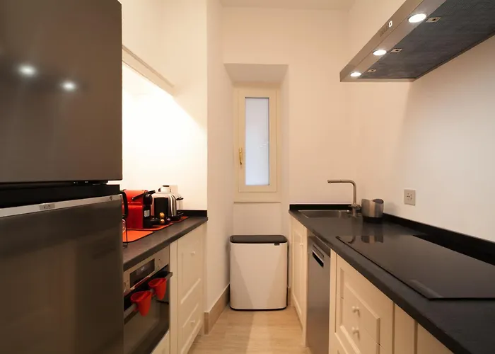 Charm & Elegance Off Via Veneto 2br, 2ba