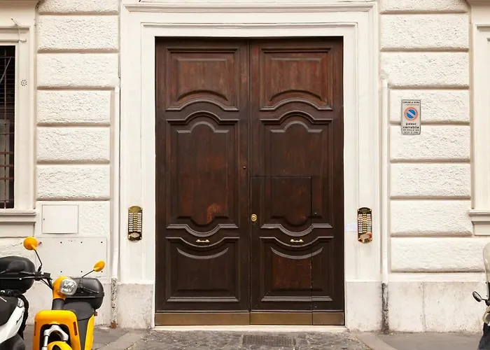 Charm & Elegance Off Via Veneto 2br, 2ba *