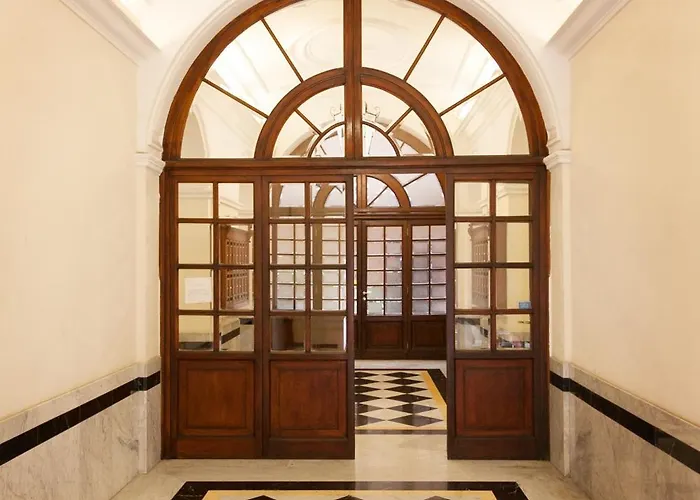 Charm & Elegance Off Via Veneto 2br, 2ba
